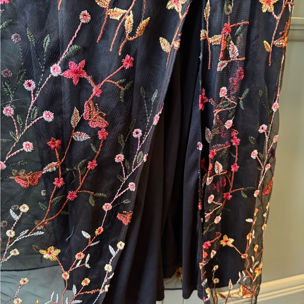 Simplee Elegant Black Floral Maxi Dress - Picture 7 of 7